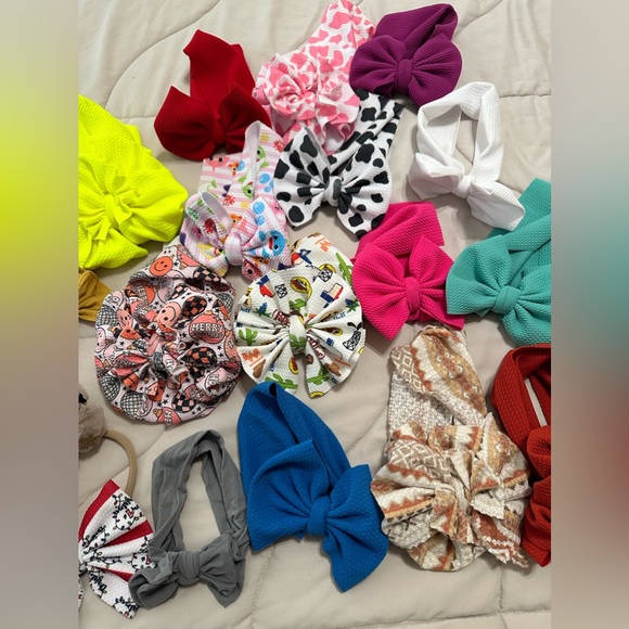 Lot of Hair Bows - Picture 5 of 10